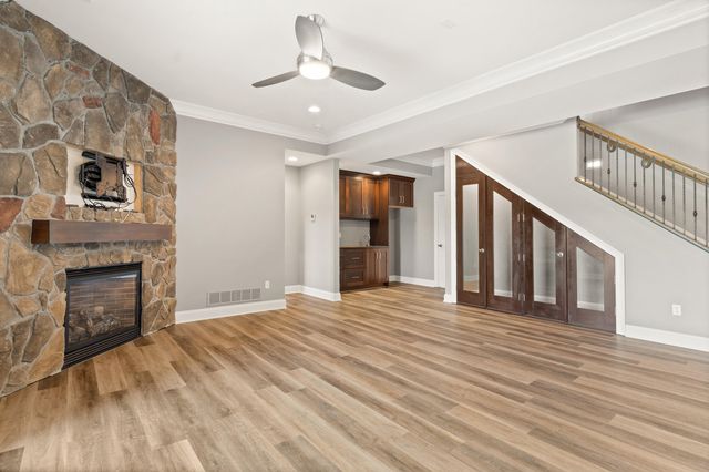 1209 MARCASSIN DR, Columbia, MO 65201