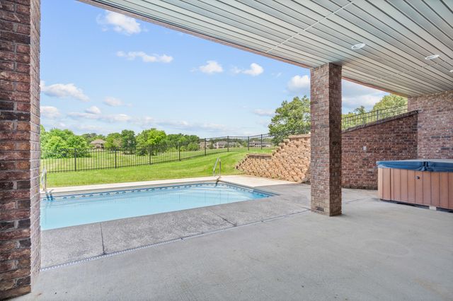 1209 MARCASSIN DR, Columbia, MO 65201