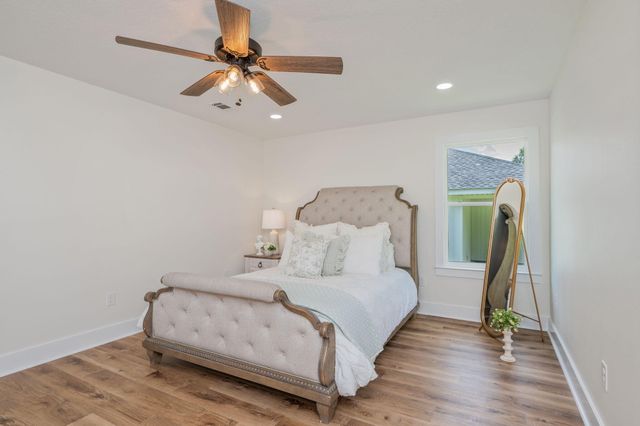 5155 Lake Drive, Crestview, FL 32539
