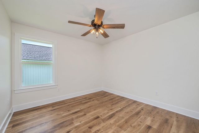 5155 Lake Drive, Crestview, FL 32539