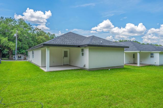 5155 Lake Drive, Crestview, FL 32539