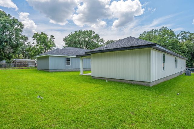 5155 Lake Drive, Crestview, FL 32539