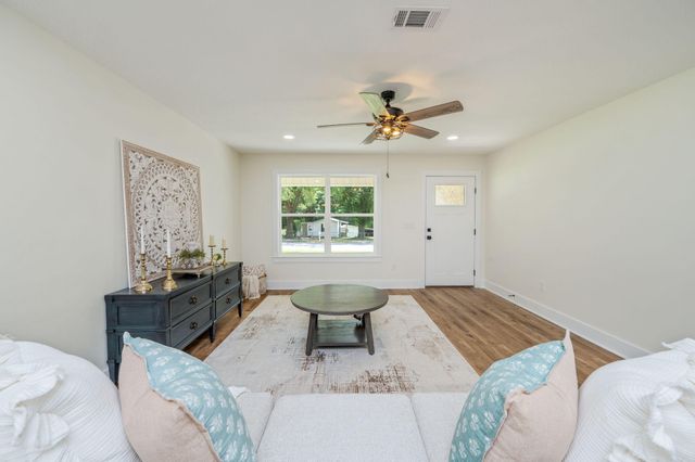 5155 Lake Drive, Crestview, FL 32539