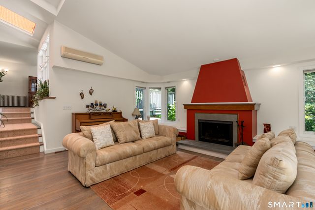 21 Hampton Lane, New Canaan, CT 06840