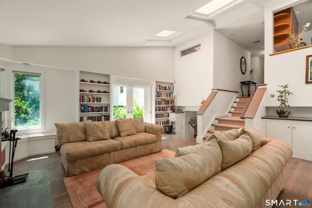 21 Hampton Lane, New Canaan, CT 06840