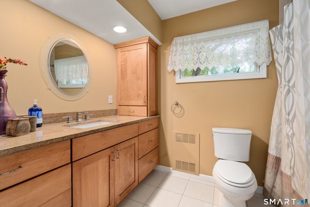 21 Hampton Lane, New Canaan, CT 06840