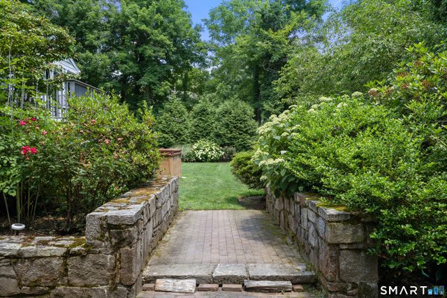 21 Hampton Lane, New Canaan, CT 06840
