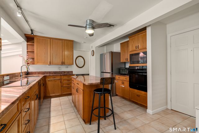 21 Hampton Lane, New Canaan, CT 06840
