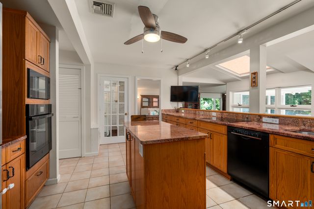 21 Hampton Lane, New Canaan, CT 06840