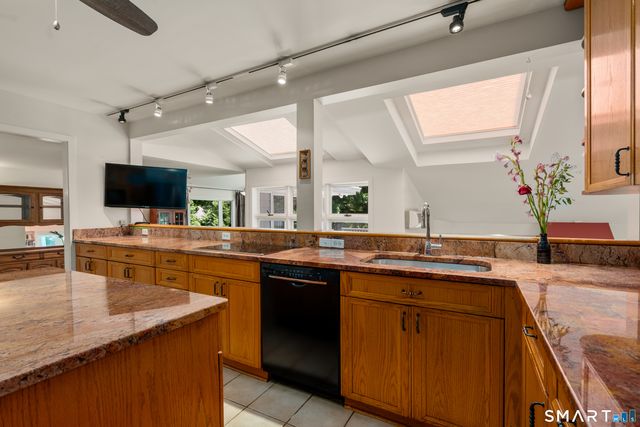 21 Hampton Lane, New Canaan, CT 06840