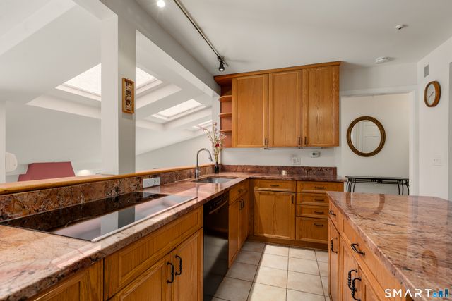 21 Hampton Lane, New Canaan, CT 06840