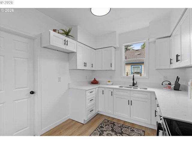 9828 Se ELLIS St, Portland, OR 97266