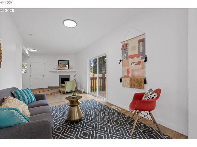 9828 Se ELLIS St, Portland, OR 97266