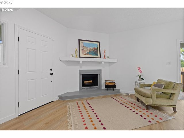 9828 Se ELLIS St, Portland, OR 97266