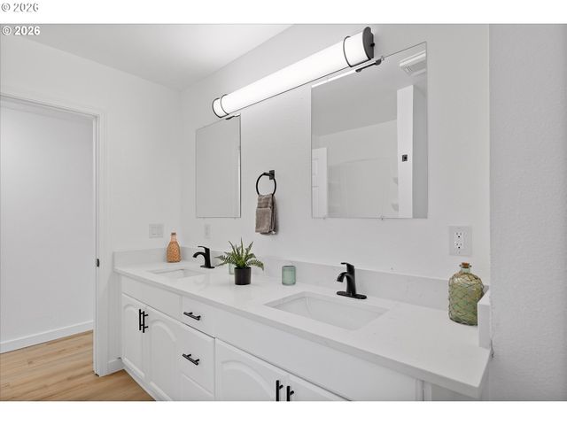 9828 Se ELLIS St, Portland, OR 97266