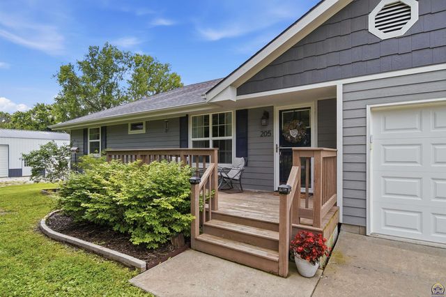205 Surrey LN, Overbrook, KS 66524