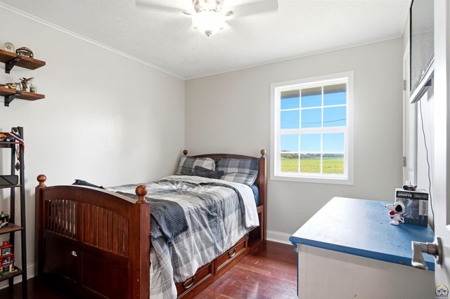205 Surrey LN, Overbrook, KS 66524