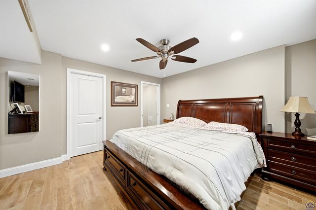 205 Surrey LN, Overbrook, KS 66524