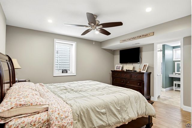 205 Surrey LN, Overbrook, KS 66524