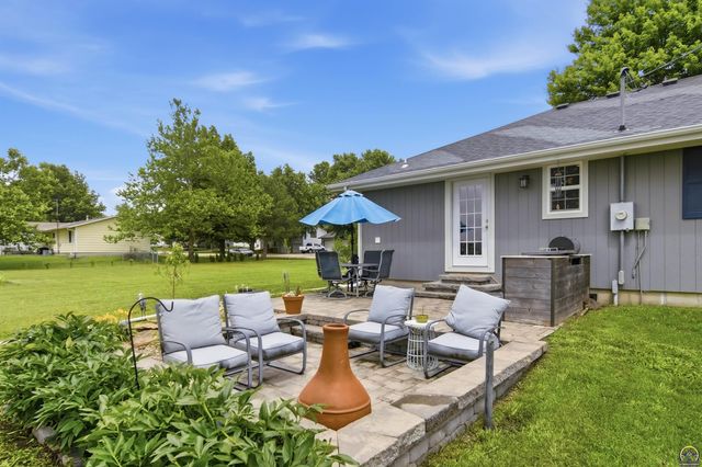 205 Surrey LN, Overbrook, KS 66524