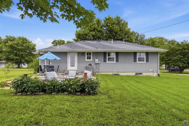 205 Surrey LN, Overbrook, KS 66524
