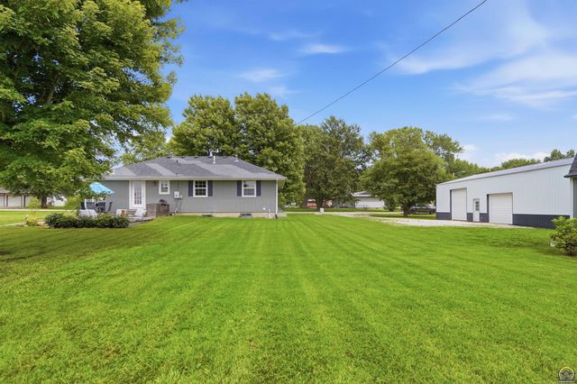 205 Surrey LN, Overbrook, KS 66524