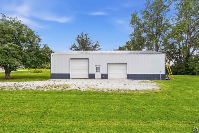 205 Surrey LN, Overbrook, KS 66524