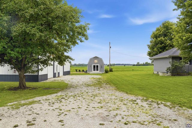 205 Surrey LN, Overbrook, KS 66524