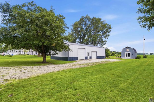 205 Surrey LN, Overbrook, KS 66524