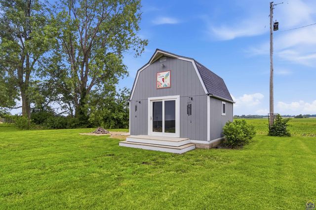 205 Surrey LN, Overbrook, KS 66524