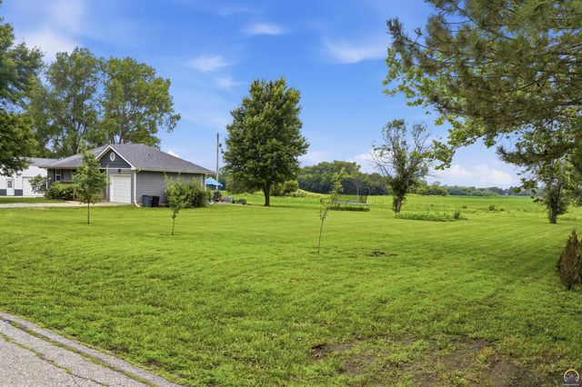 205 Surrey LN, Overbrook, KS 66524
