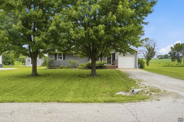 205 Surrey LN, Overbrook, KS 66524
