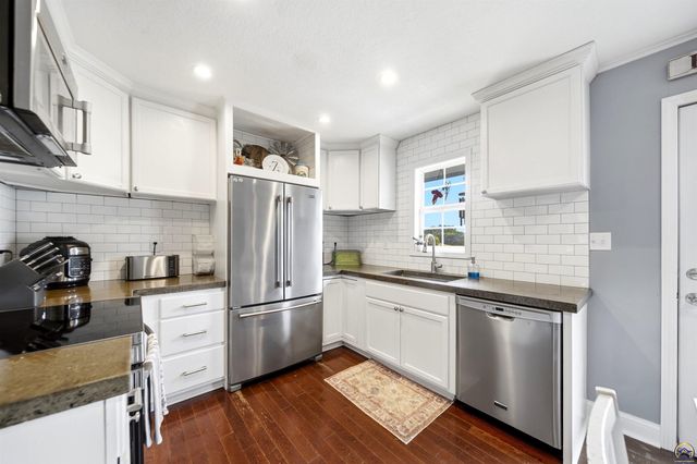 205 Surrey LN, Overbrook, KS 66524