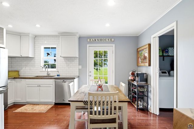 205 Surrey LN, Overbrook, KS 66524
