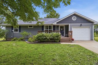 205 Surrey LN, Overbrook, KS 66524