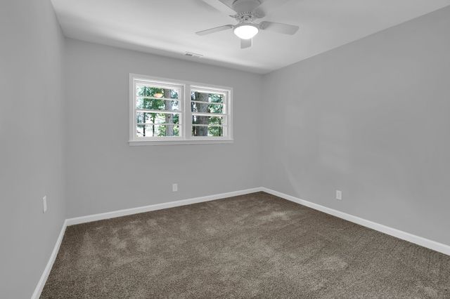 1003 Pickett Dr, Tullahoma, TN 37388
