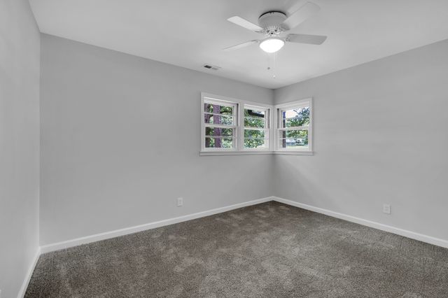 1003 Pickett Dr, Tullahoma, TN 37388