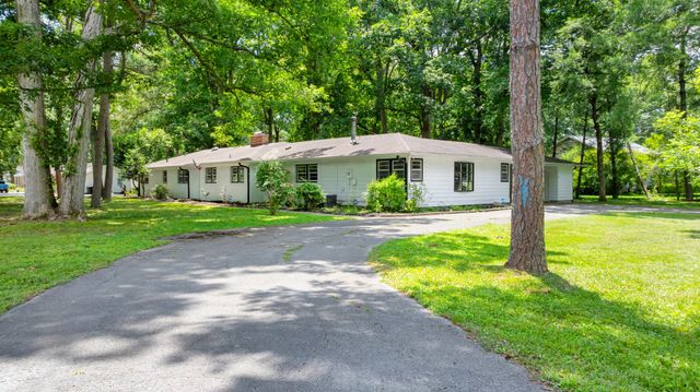 1003 Pickett Dr, Tullahoma, TN 37388