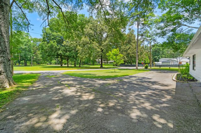 1003 Pickett Dr, Tullahoma, TN 37388