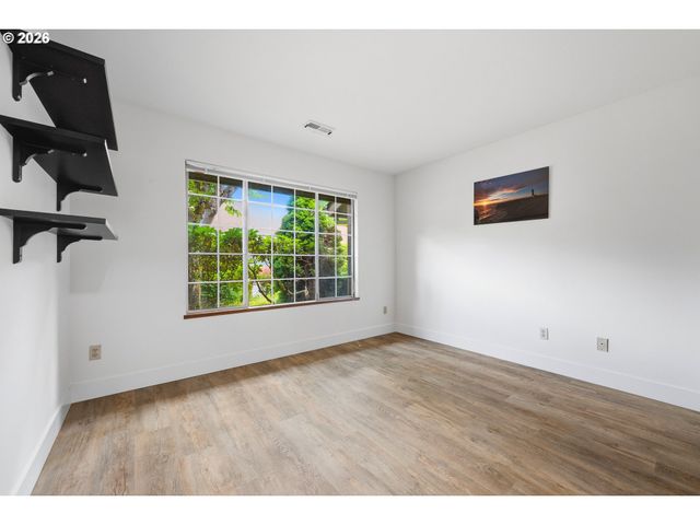 13775 Sw SCHOLLS FERRY Rd 7, Beaverton, OR 97008