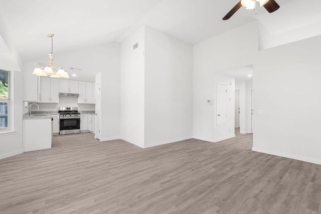 611 Clearcreek DR, Leander, TX 78641
