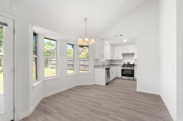 611 Clearcreek DR, Leander, TX 78641