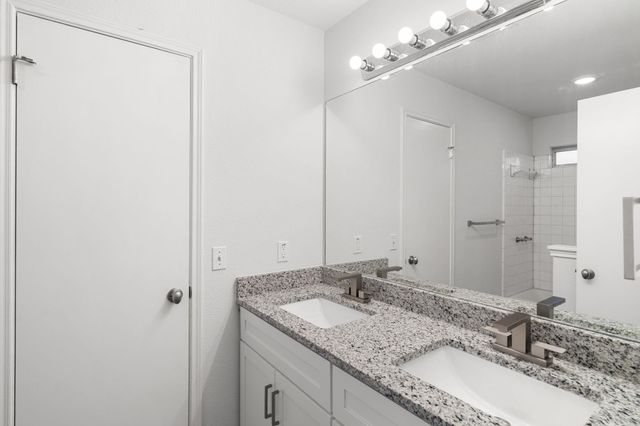 611 Clearcreek DR, Leander, TX 78641