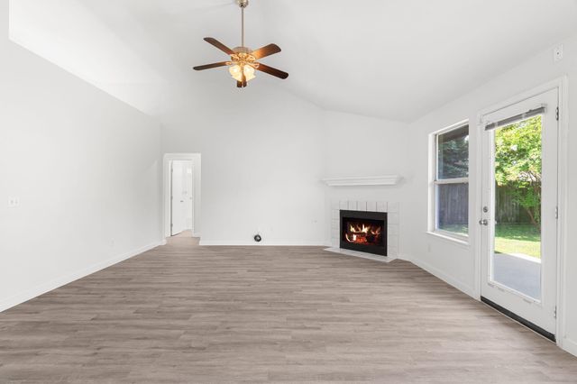 611 Clearcreek DR, Leander, TX 78641