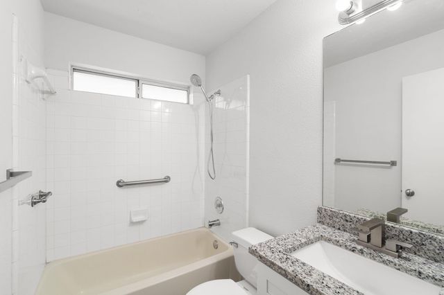611 Clearcreek DR, Leander, TX 78641