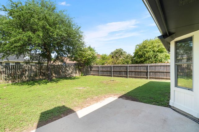 611 Clearcreek DR, Leander, TX 78641
