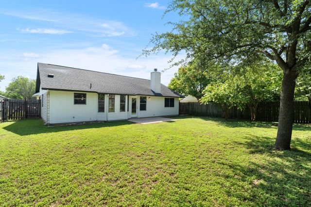 611 Clearcreek DR, Leander, TX 78641
