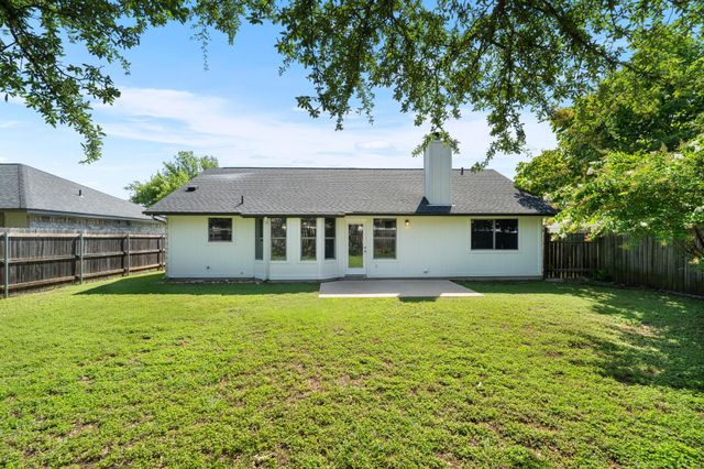 611 Clearcreek DR, Leander, TX 78641