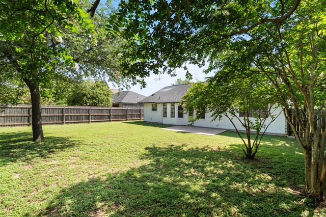611 Clearcreek DR, Leander, TX 78641