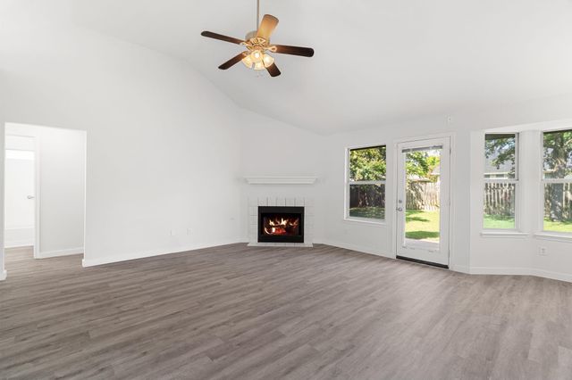 611 Clearcreek DR, Leander, TX 78641
